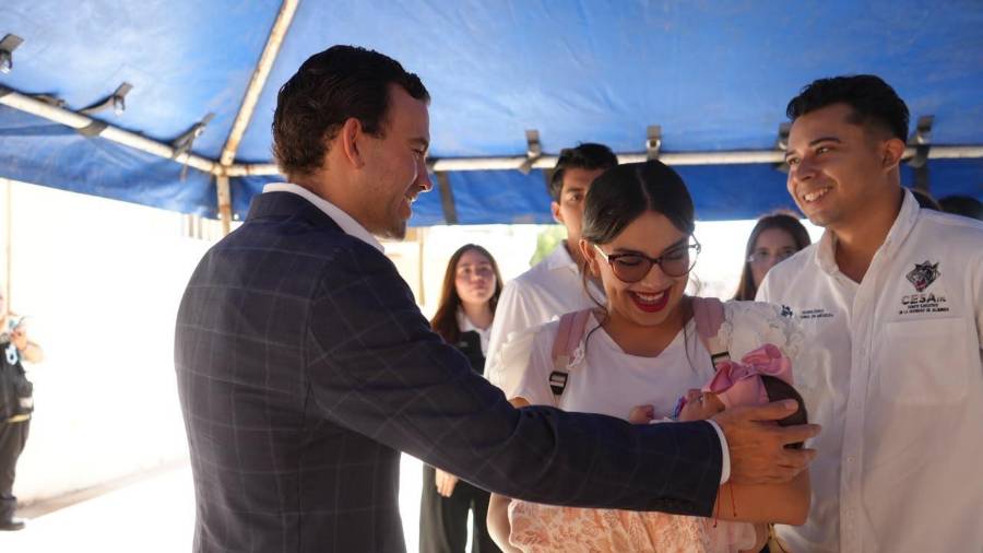 Gabriel Elizondo Pérez, senador por Coahuila, expuso ante estudiantes su propuesta para proteger la continuidad escolar de universitarias embarazadas.