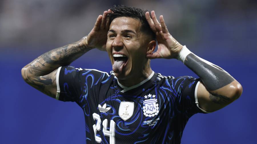 Enzo Fernández igualó al 85’ con un disparo de larga distancia que inició la remontada de Argentina ante Inglaterra.