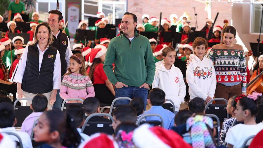 Jiménez dijo que en cada año de su administración compartirá la posada navideña con casas hogar.