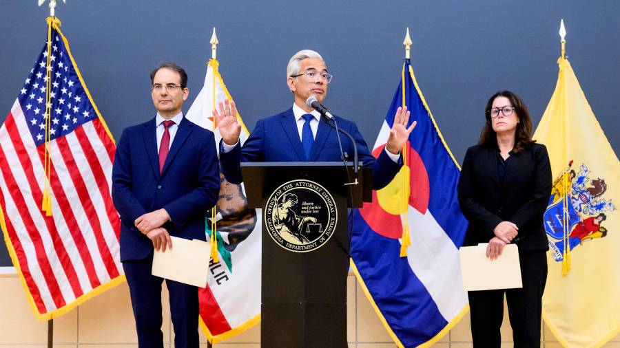 El fiscal general de California Rob Bonta discute una demanda contra Meta en una conferencia de prensa en Oakland, California, el 18 de agosto del 2026.