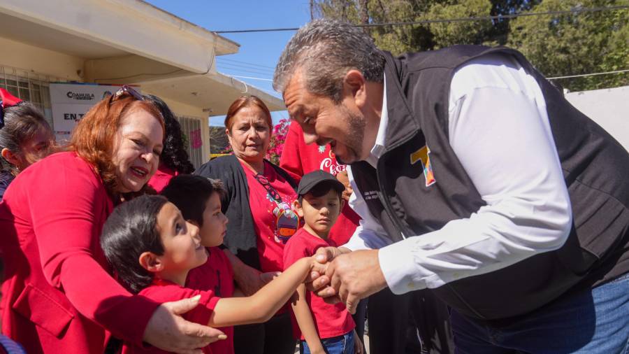 A través del programa “En tu escuela tú eliges”, el Municipio otorga ayuda en especie a cada escuela con valor de 50 mil pesos.