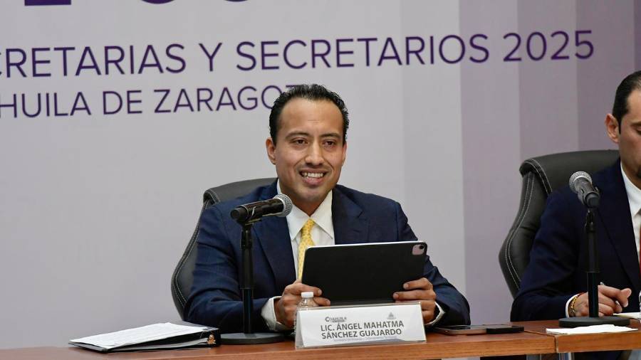 Durante su comparecencia, Ángel Mahatma Sánchez expuso que Coahuila alcanzó los primeros lugares nacionales en servicios básicos y eficiencia de agua potable.