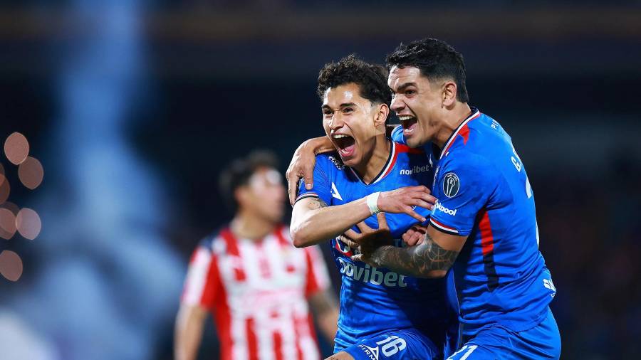 Cruz Azul y Chivas protagonizaron un intenso 3-2 en la Liguilla del Apertura 2025, último antecedente entre ambos, que causó la eliminación del Guadalajara en la pelea por el título.