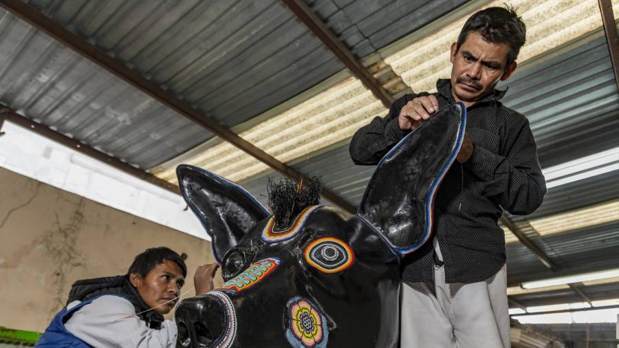 La nación Wixárika da vida a un Xoloitzcuintle en el Magno Altar de Saltillo