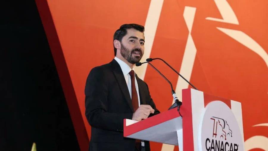 El saltillense es el nuevo presidente de la Cámara Nacional del Autotransporte de Carga.