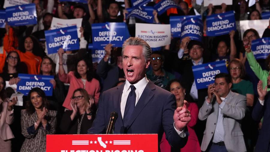 El gobernador de California, Gavin Newsom, habla durante una conferencia de prensa el 14 de agosto de 2025 en Los Ángeles.