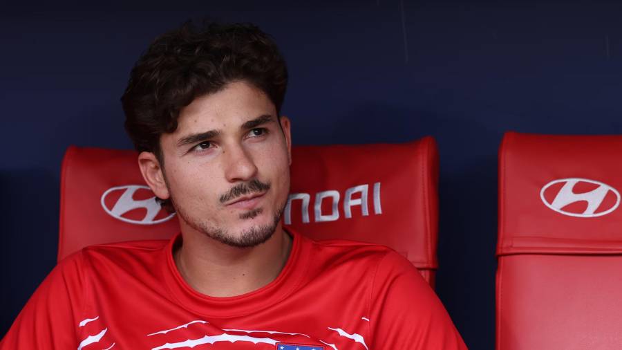 El Atlético de Madrid mantiene su negativa a negociar con el Barcelona la salida del delantero argentino Julián Álvarez.