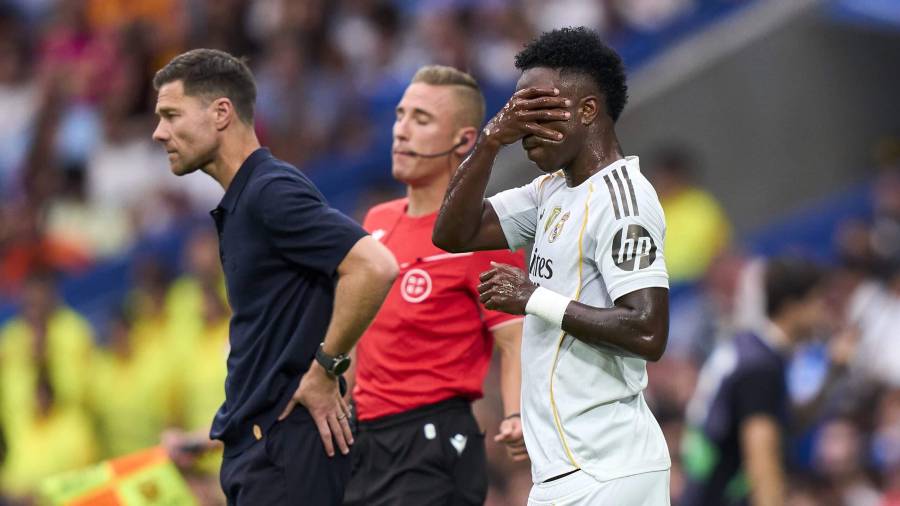 Vinicius y Xabi Alonso, son protagonistas del conflicto que sacude al Real Madrid.