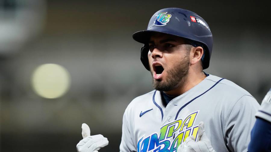 Jonathan Aranda volvió a ser determinante para los Rays de Tampa Bay, que derrotaron 3-1 a Cleveland y están a una victoria de avanzar a la Serie Mundial 2026.