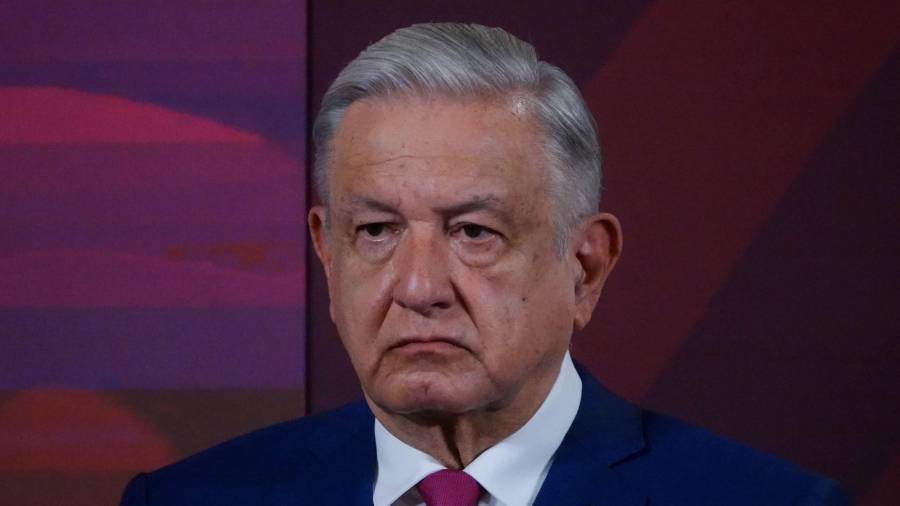Andrés Manuel López Obrador, de acuerdo con lo revelado en la columna Estrictamente Personal, se encuentra temeroso ante el avance de las investigaciones estadounidenses contra su hijo Andrés López Beltrán.