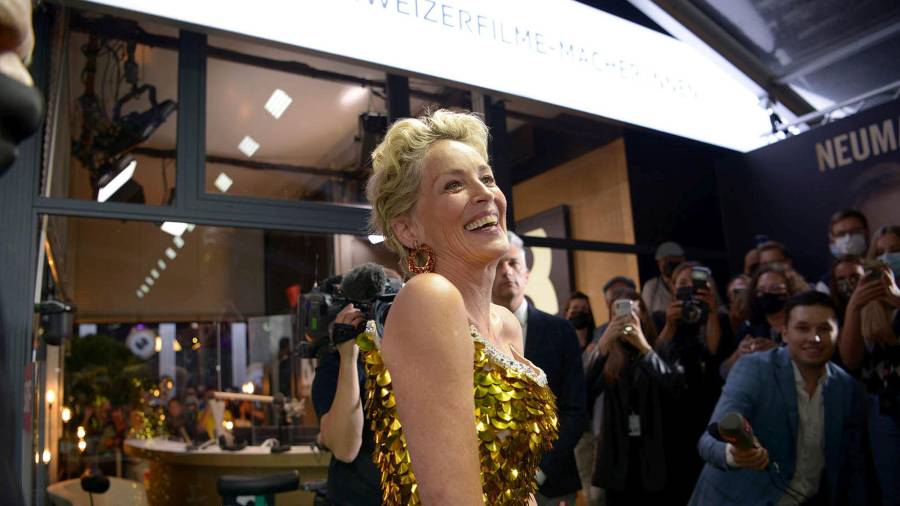 Sharon Stone, la actriz que desafió a la muerte varias veces, vuelve a la pantalla grande