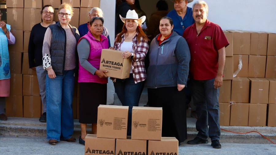 La alcaldesa Ana Karen Sánchez Flores encabezó el arranque del programa social Canasta para Todos en San Antonio de las Alazanas.