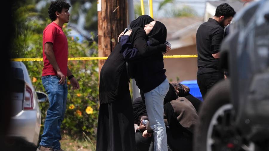Los atacantes, que murieron tras el ataque, tienen entre 17 y 19 años, informaron autoridades.