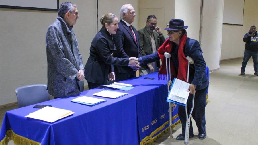 Entrega UAdeC Constancias del Diplomado en Historia Regional de la Laguna.