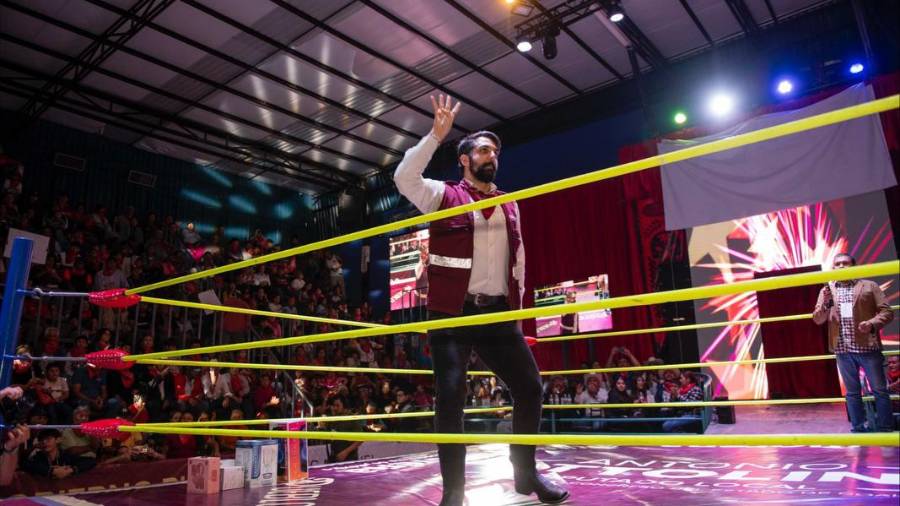 POLITICÓN: Critican al interior de Morena informe de Attolini en ring de lucha libre