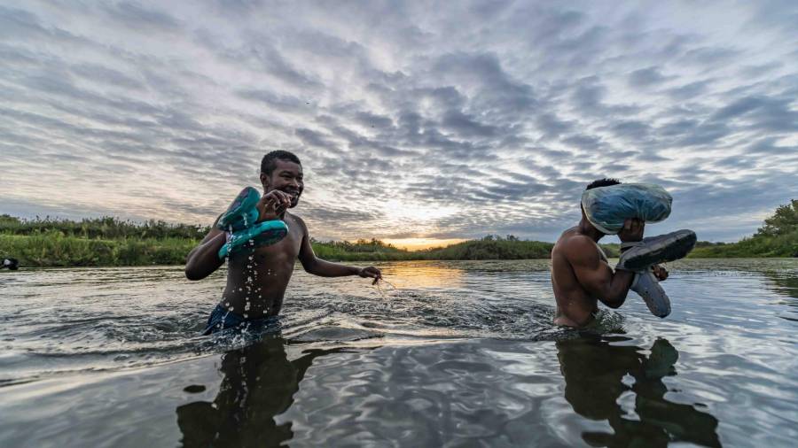 Ciudad Acuña, Coah. Mex. 24 de septiembre del 2021 Miles de migrantes procedentes de Haití llegaron a la frontera de Ciudad Acuña con Texas