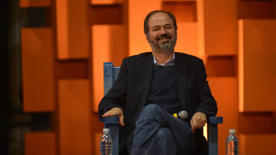 Juan Villoro premia a… ¡Juan Villoro! La broma viral que arrasa el mundo literario