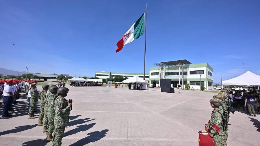 Carlos Villarreal Pérez encabezó las actividades conmemorativas por el 164 aniversario de la Batalla de Puebla en Monclova.