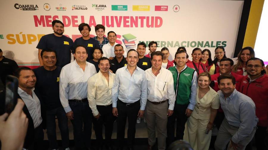 El gobernador Manolo Jiménez Salinas entregó las Súper Becas Internacionales 2026 a jóvenes coahuilenses.