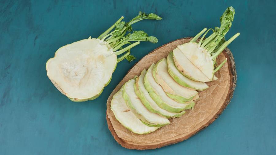 Generalmente se vende sin hojas, ya que así se facilita su transporte y conservación.