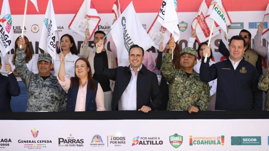 El banderazo se realizó en el Pueblo Mágico de Arteaga.