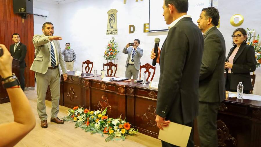 El nuevo director agradeció la confianza de la comunidad universitaria.