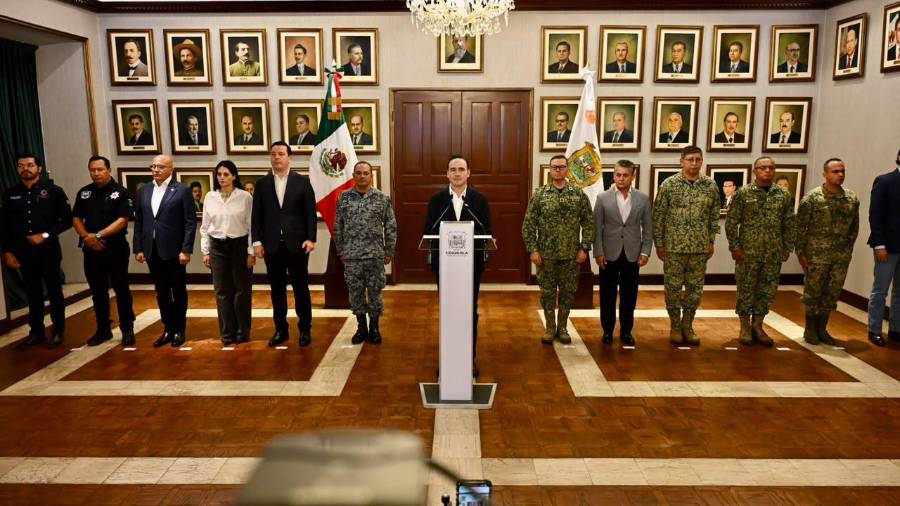 El fiscal general del Estado, Federico Fernández Montañez, acompañó al gobernador Manolo Jiménez Salinas durante la reunión de seguridad en Palacio de Gobierno.
