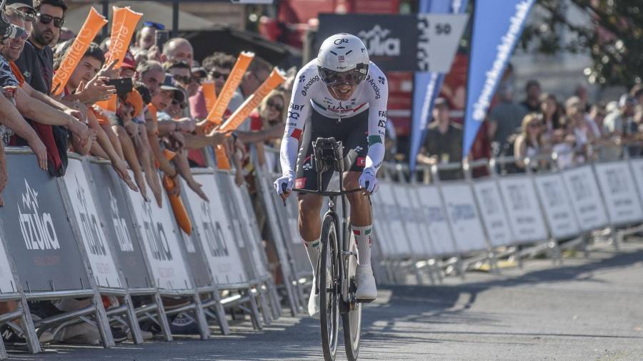 Isaac del Toro abandonó la Itzulia Basque Country 2026 tras una caída en la tercera etapa, en un duro revés para el ciclismo mexicano.