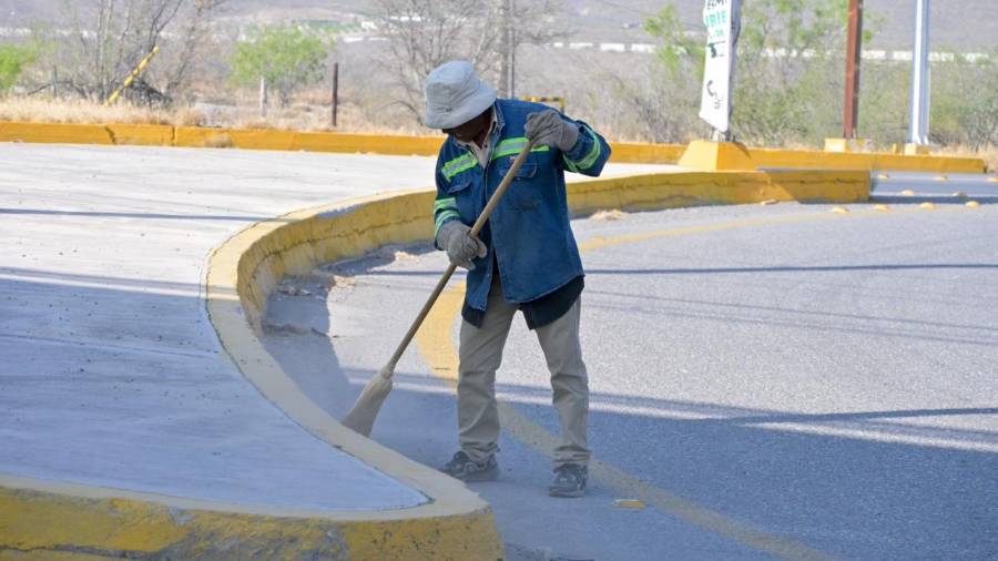 Cuadrillas municipales intensificaron labores en calles y espacios públicos durante la semana.