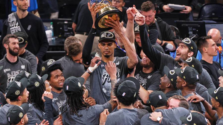 Victor Wembanyama lidera el nuevo proyecto de Spurs, que ahora buscará el campeonato ante los Knicks de Nueva York.