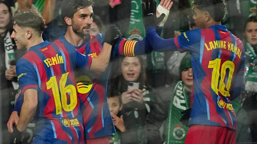 Ferran Torres abrió el marcador y Lamine Yamal sentenció el triunfo del Barcelona 2-0 ante Racing de Santander para avanzar a los Cuartos de Final de la Copa del Rey.
