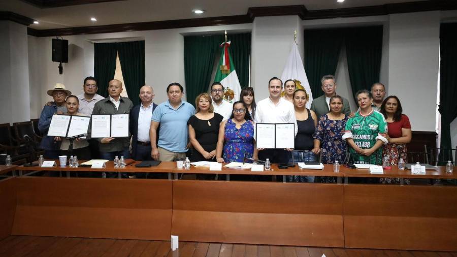 Manolo Jiménez Salinas encabezó la sesión plenaria con colectivos de familiares de personas desaparecidas para dar seguimiento a acuerdos y definir nuevas acciones.