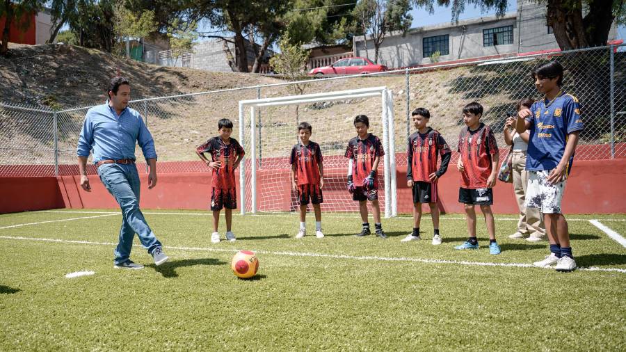 El alcalde prioriza la rehabilitación de espacios públicos para fortalecer el tejido social.
