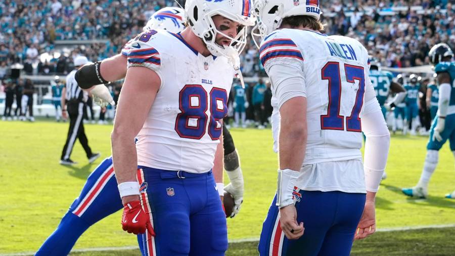 Josh Allen fue decisivo con el brazo y las piernas para guiar a Buffalo a la victoria en Jacksonville.