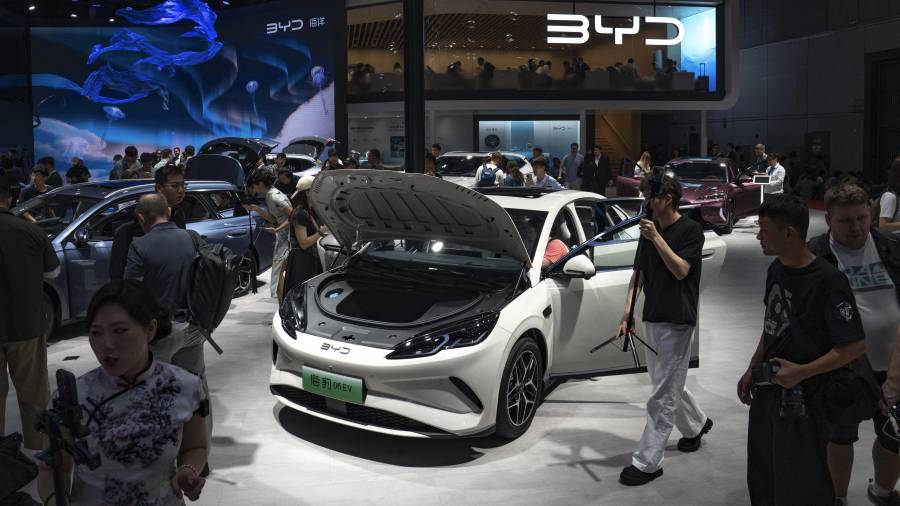 La exhibición de BYD en Auto Shanghai 2025, en Shanghái, China, el 23 de abril de 2025.