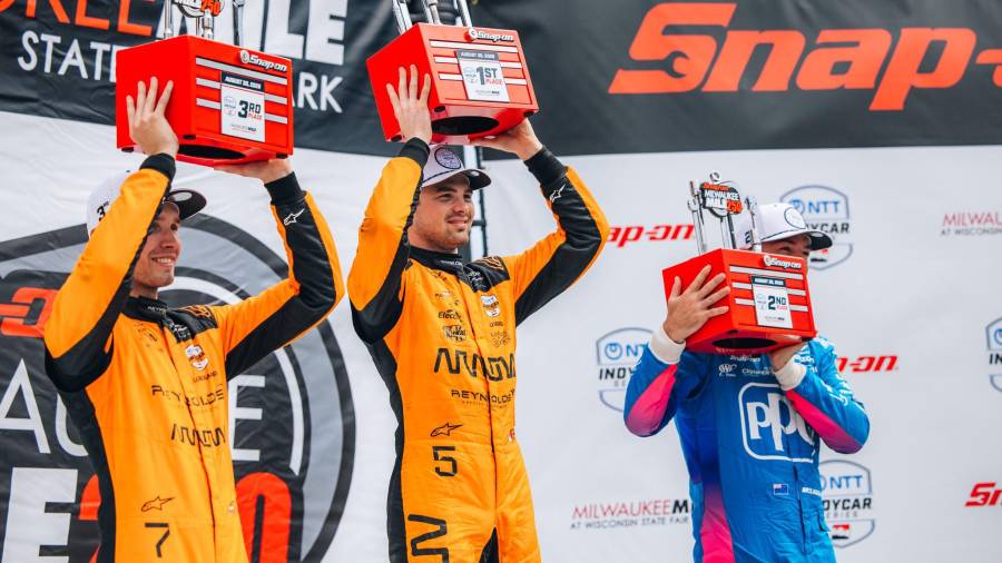 Pato O’Ward convirtió el Milwaukee Mile en territorio mexicano al conquistar las dos carreras de la doble cartelera de IndyCar.