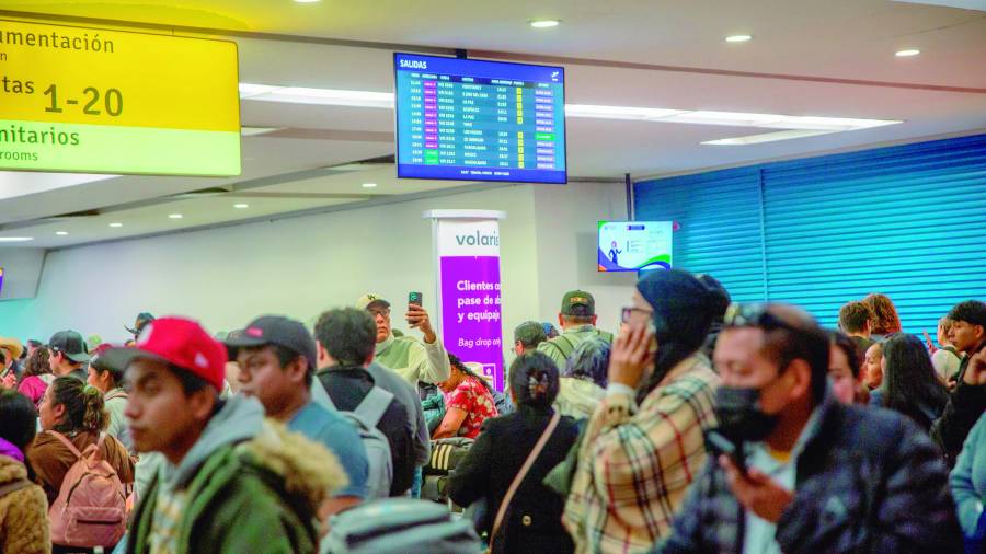 Si tu vuelo se retrasa o se cancela en México, las aerolíneas están obligadas por ley a informarte, asistirte y compensarte según el tiempo de demora.