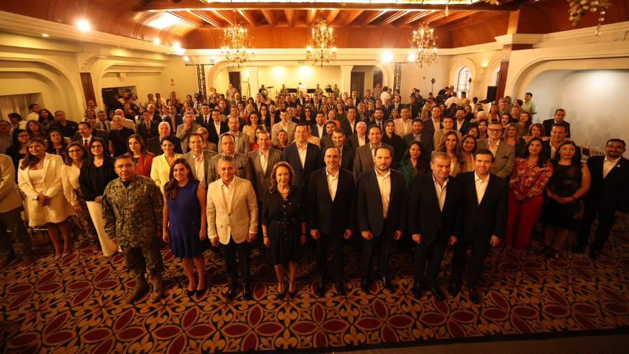 El gobernador Manolo Jiménez acudió a este evento en Torreón, en donde fue reconocida la ministra Yasmín Esquivel.