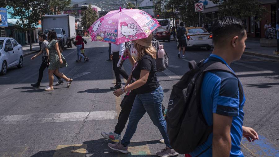 Ante el inicio de la temporada de lluvias, la llegada de la canícula despierta dudas en la población mexicana.