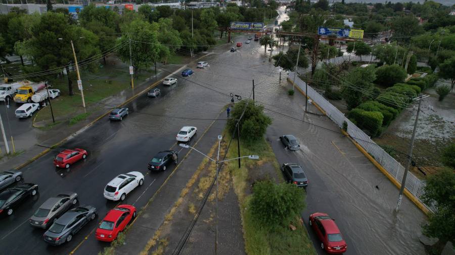 Autoridades estatales exhortan a la población a seguir medidas preventivas ante las lluvias y la persistencia de altas temperaturas.