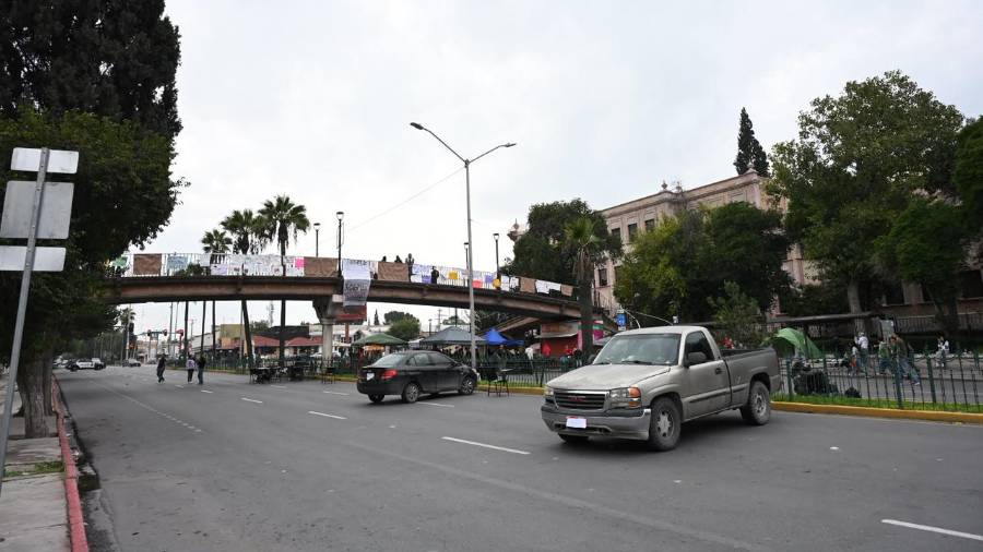 Estudiantes del Tecnológico de Saltillo cumplieron 48 horas de bloqueo en el bulevar Venustiano Carranza sin alcanzar un acuerdo definitivo.