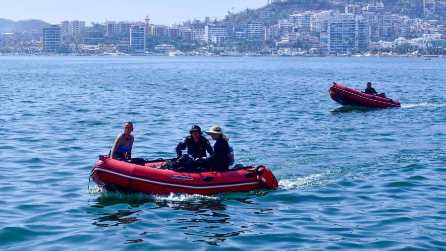 Elementos de la Marina rescatan a tres náufragos en costas de Chiapas