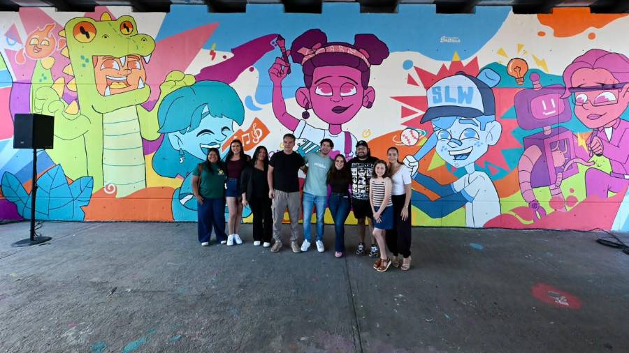 Más de 30 jóvenes participaron en la elaboración del mural y aportaron su visión sobre Saltillo.