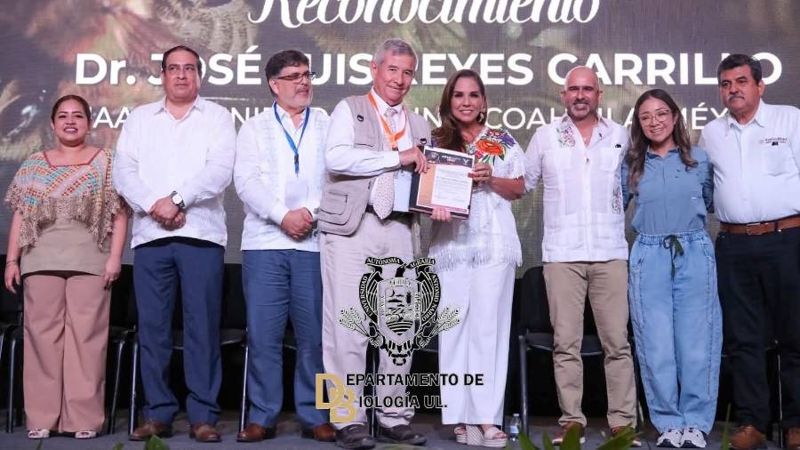 José Luis Reyes Carrillo fue distinguido durante el XXXII Congreso Internacional de Actualización Apícola por sus aportaciones al desarrollo de la apicultura en México.