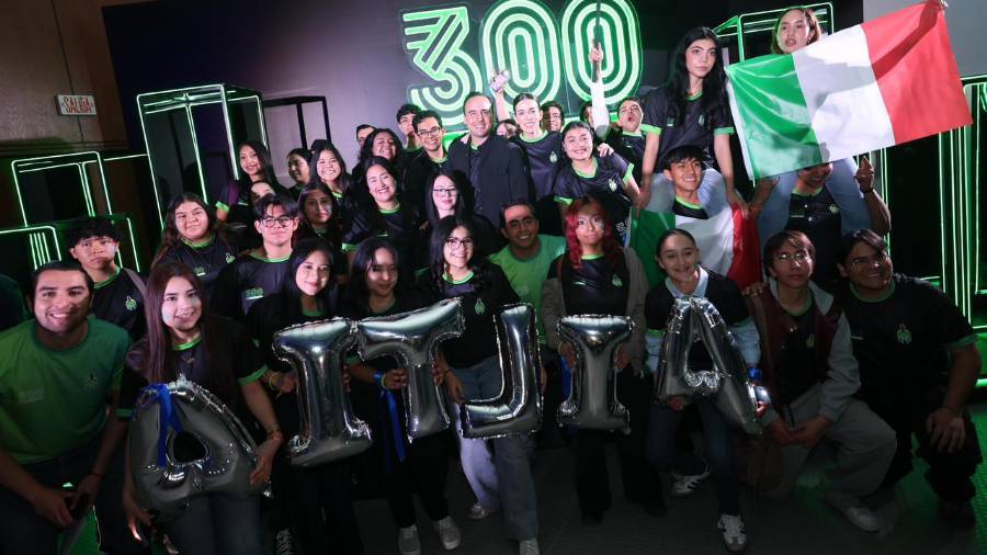 El gobernador Manolo Jiménez Salinas encabezó el arranque del Congreso “300 Pa’delante” ante cientos de jóvenes de la Región Sureste.