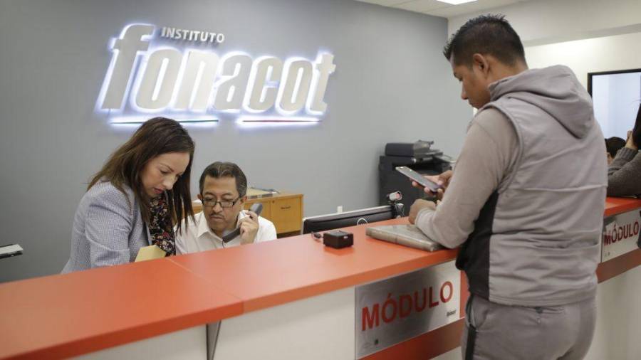 El director del Fonacot en Coahuila, Héctor Martínez Valdez, destacó que los créditos cuentan con tasas bajas, descuentos vía nómina y condiciones preferenciales para mujeres.