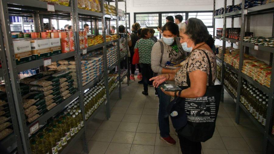 Expertos advierten que las Tiendas Bienestar podrían rivalizar directamente con otras tiendas de conveniencia, como OXXO