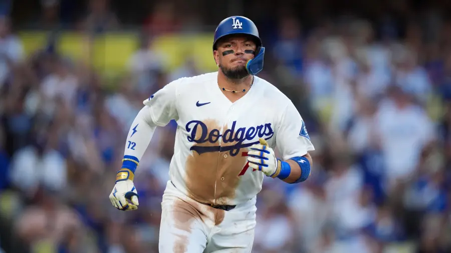 Miguel Rojas puso fin a 13 temporadas en Grandes Ligas tras la eliminación de Dodgers ante Brewers; el venezolano conquistó dos Series Mundiales con Los Ángeles.