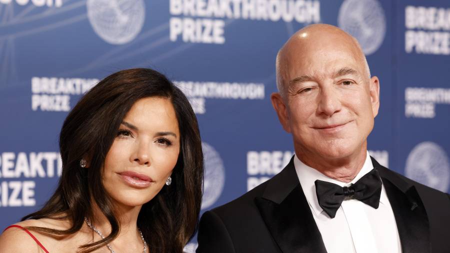 Lauren Sánchez y Jeff Bezos se comprometieron en 2023 y dos años después se casan. El inminente enlace de Bezos y Sánchez está previsto entre el 26 y el 28 de junio en Venecia.