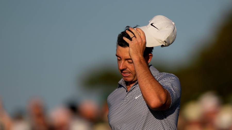 Rory McIlroy dejó escapar parte de su ventaja en la tercera ronda del Masters de Augusta 2026 y ahora comparte el liderato con Cameron Young rumbo a un domingo de máxima tensión.